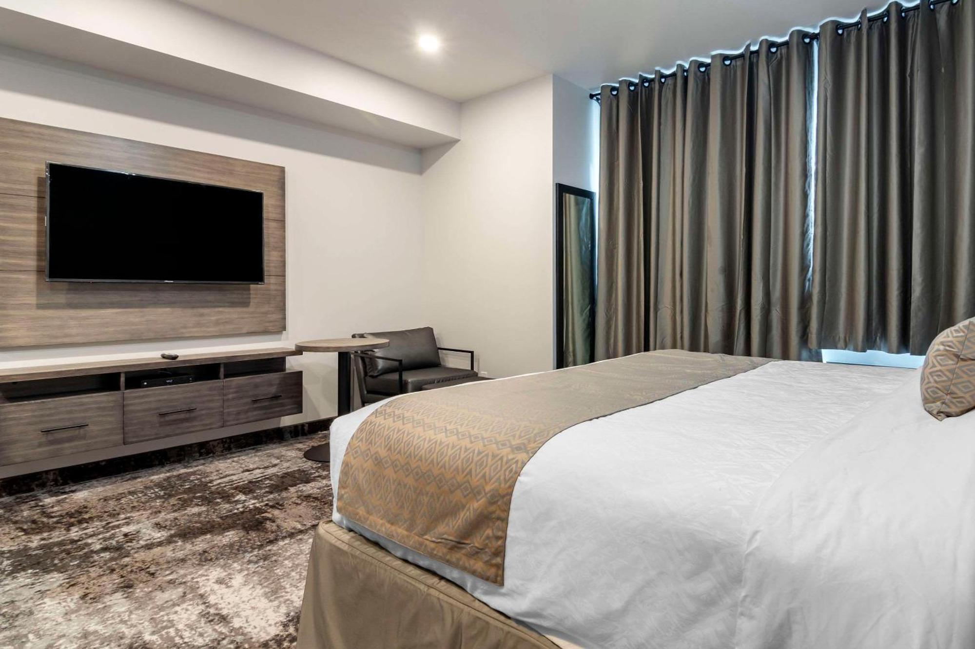 The Hue Hotel, Ascend Hotel Collection Kamloops Exterior foto