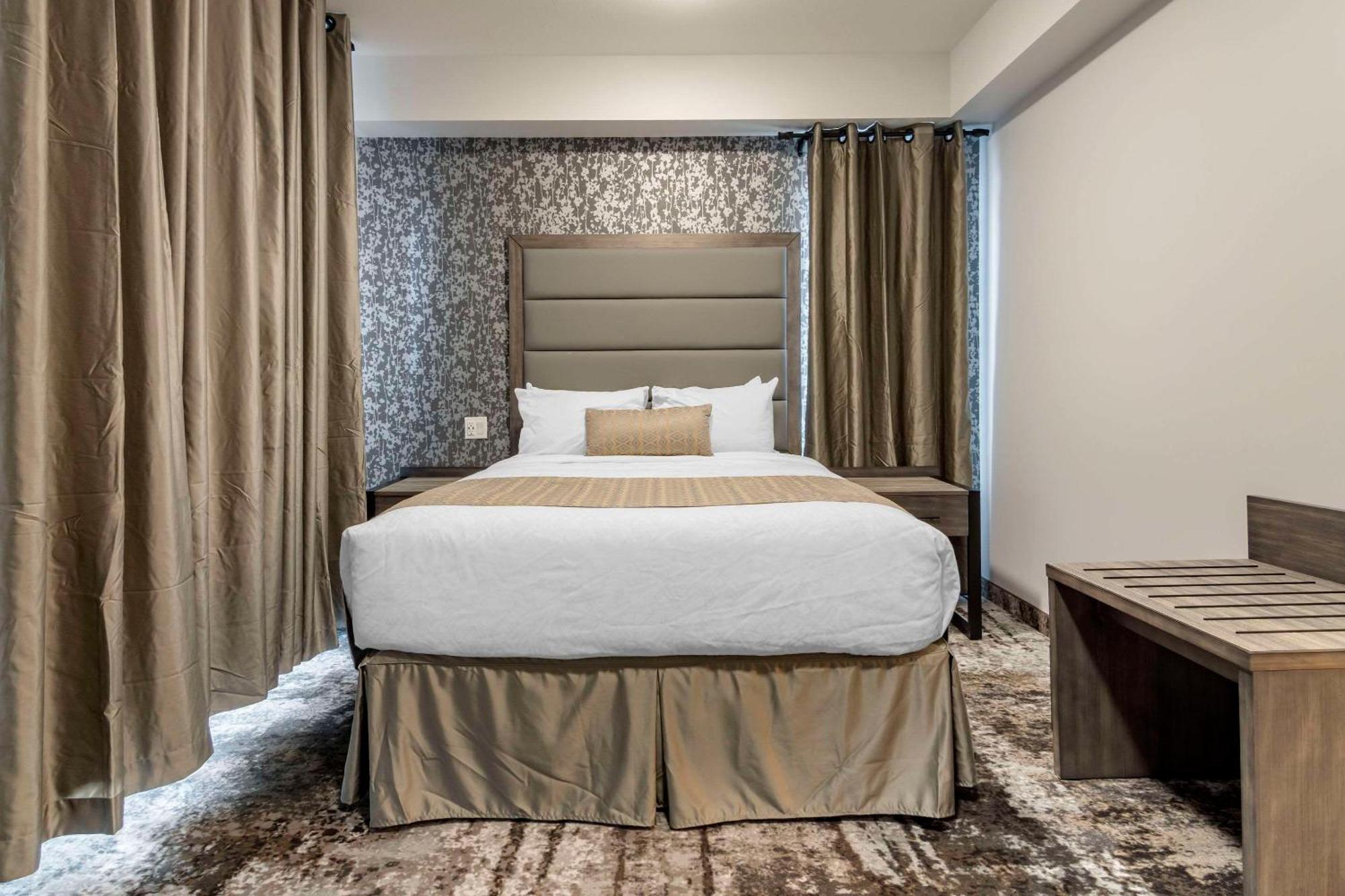 The Hue Hotel, Ascend Hotel Collection Kamloops Exterior foto